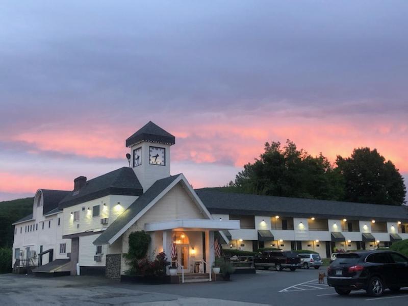 The Black Mountain Inn Brattleboro Exterior photo